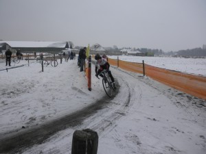 Scheuren door de sneeuw