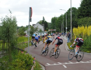 R v Ouderkerk renners draaien finish straat in