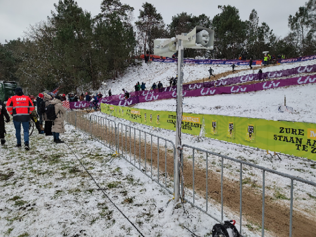 Foto bij “NK Huijbergen: de cross waar alles anders is”