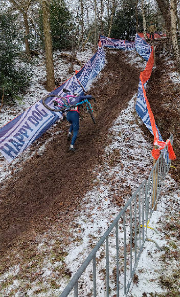 Foto bij “NK Huijbergen: de cross waar alles anders is”